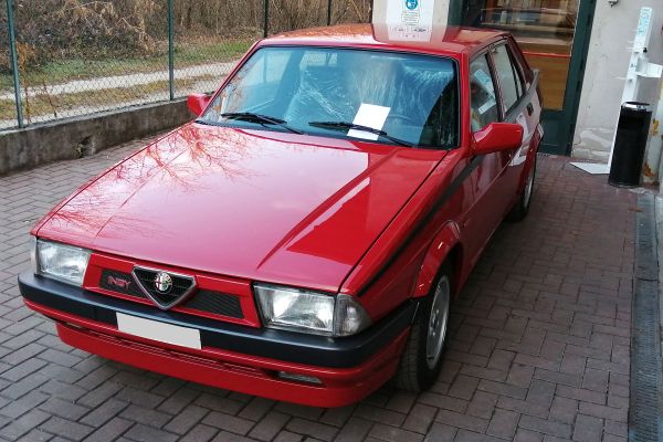 alfa-romeo-75-indy-2A4E6D2B1-DADF-6F82-0C0C-BE83A52CBE6C.jpg