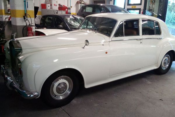 roll-royce-silver-cluod-3-251EFE673-FF67-5FCF-3EFB-CF01E500BC13.jpg