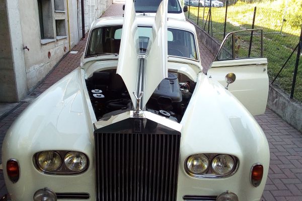 roll-royce-silver-cluod-3-7D128FA48-6EA7-1ED0-5116-9B0D73586FE7.jpg