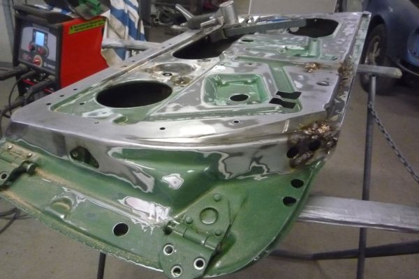 jaguar-xk-120-coupe-3557A3E463-808A-3CD0-02F9-7AF592952AAC.jpg