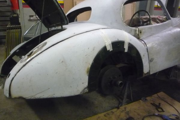 jaguar-xk-120-coupe-39BFD3EB36-CD57-03BE-0672-E9E6E1858898.jpg