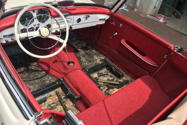 mercedes-sl-190-4D54436F5-26F6-F941-D11C-1E2AC55FD32C.jpg